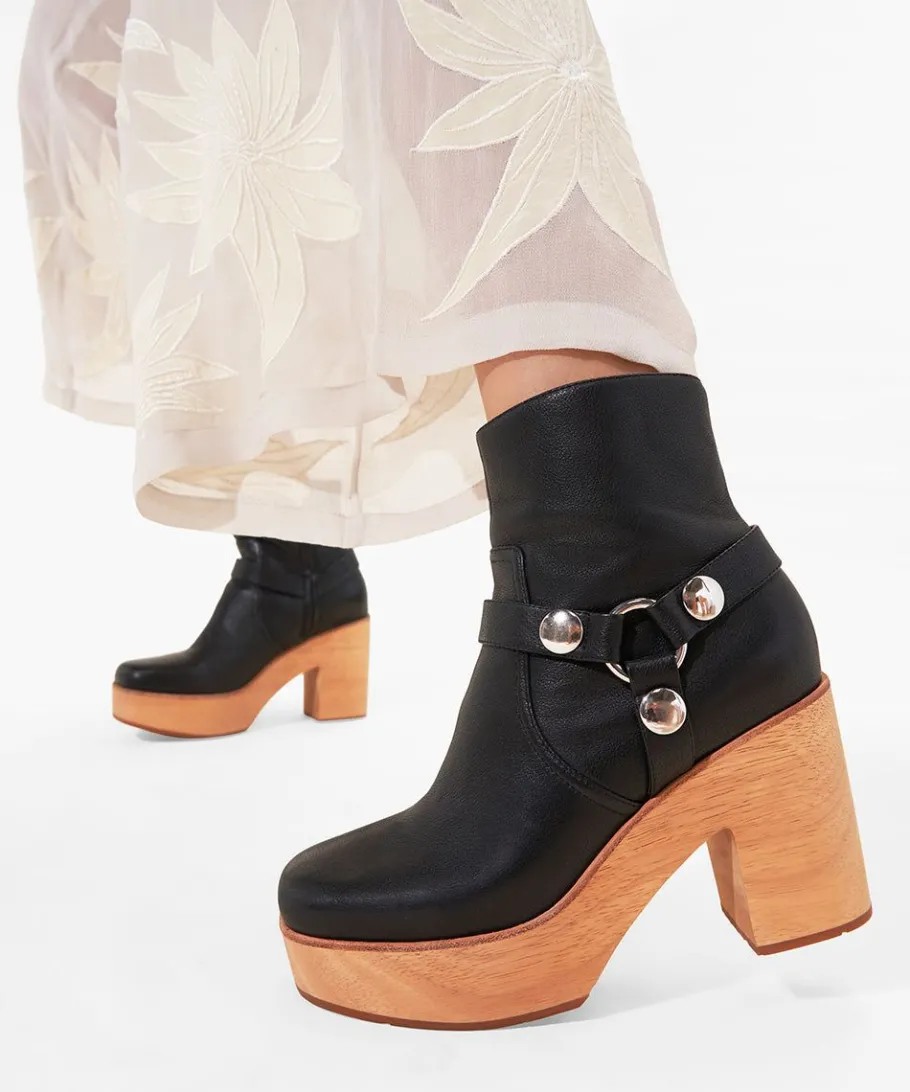 Pansy In*Charlotte Stone